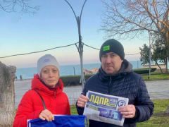 Женщинам — букеты, мужчинам — газеты