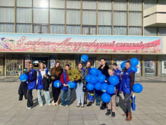 Крымские активисты поздравили женщин в центре Симферополя