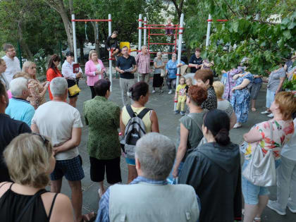 Янина Павленко встретилась с жителями МКД на ул.Крупская,48