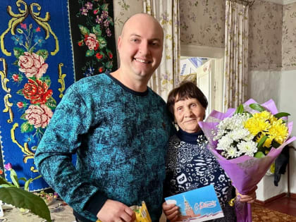 Жительницу Керчи поздравили с 90-летним юбилеем