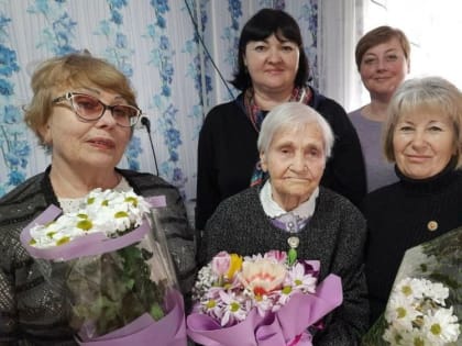 Руководители Советского района поздравили ветерана ВОВ Зекунову Анну Григорьевну с 95-летним юбилеем