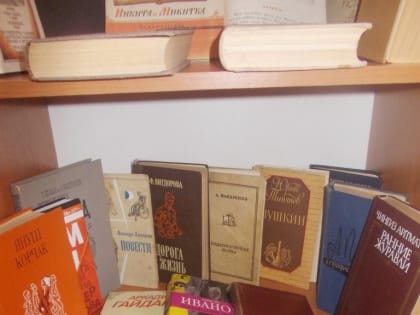 Книжные выставки "Профессия, что всем дает начало", "Родитель - это профессия".