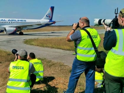 Полсотни российских фотографов приняли участие в «Бархатном споттинге» в аэропорту Симферополь