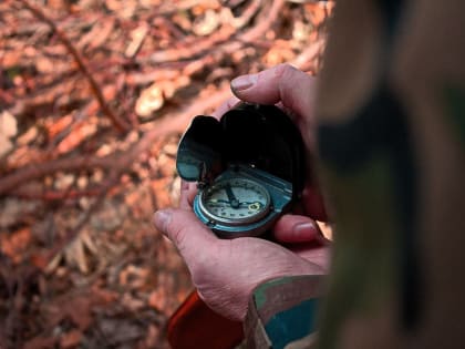 С компасом по неизведанной тропе: как спортивное ориентирование помогает бороться с деменцией