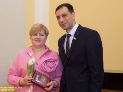 Андрей Козырев поздравил крымчанок с наступающим Международным женским днём