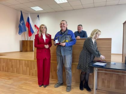 В Крыму поздравили сотрудников энергетической промышленности с профессиональным праздником