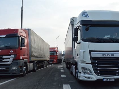 Госдума призвала запретить польским фурам ездить по России