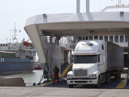 Один из паромов Керченской переправы выведен на техобслуживание