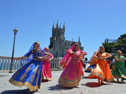 На Ласточкином Гнезде состоялось международное мероприятие «Мы умеем дружить: День Индийской культуры»