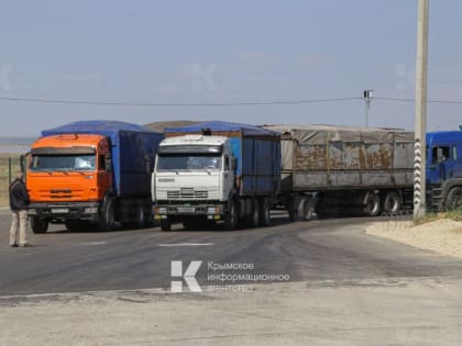 Ежедневно по сухопутному маршруту в Крым через новые регионы проезжает до 700 авто