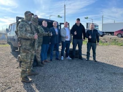 Депутаты-единороссы Государственного Совета Крыма передали автомобиль УАЗ 3909 бойцам СВО