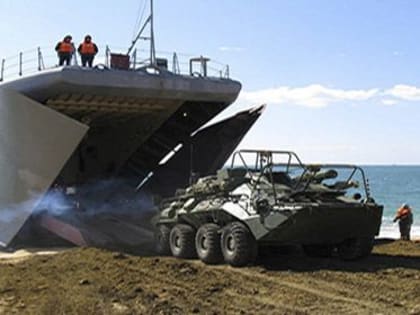 Морские пехотинцы ЧФ провели тренировку по погрузке техники на десантный корабль