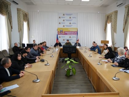 Встреча депутатов и волонтёров прошла в Администрации Ялты