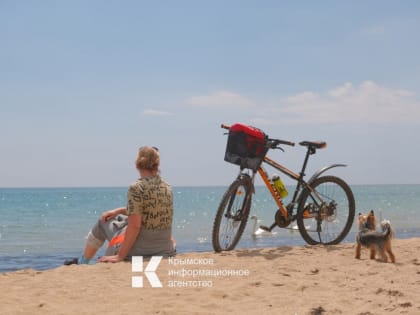 Поле повышенного атмосферного давления принесло в Крым теплую ветреную погоду