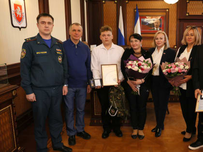 Сергей Аксёнов вручил юным крымчанам медали «За проявленное мужество»