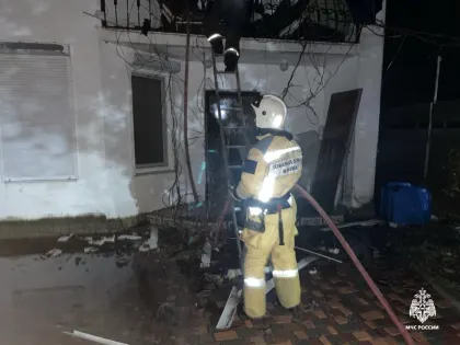 Загорелся двухэтажный дом: в Крыму потушили пожар в Орджоникидзе