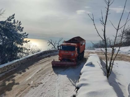 Крымские спасатели вытащили из снега 22 машины