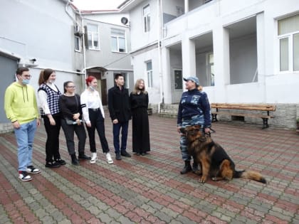 Сотрудники УМВД России по г. Ялта приняли участие в акции, приуроченной ко Дню российского студенчества