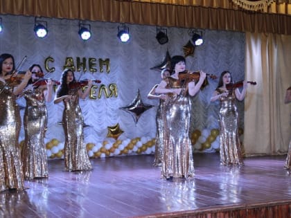В Джанкойском районе праздничным концертом отметили День учителя