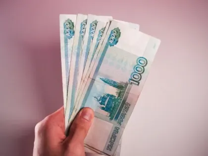 За выплату зарплаты ниже МРОТ работодателям Крыма грозит штраф