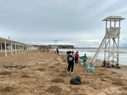 Порядка 18 тонн загрязненного мазутом грунта собрали в Севастополе