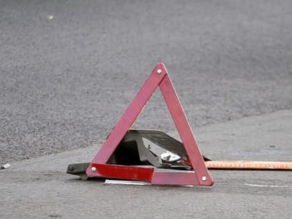 В Симферополе мопед врезался в стоящий «Камаз»