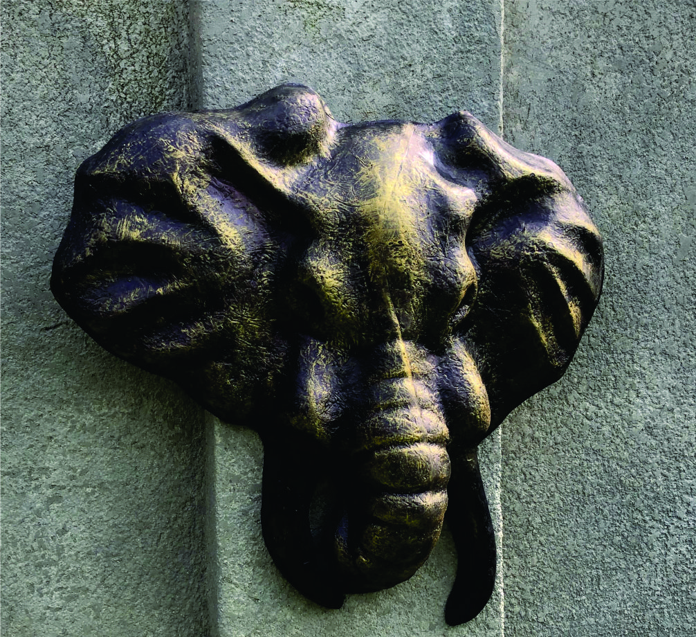 Royal Elephant Pillar - Mega-Fauna Sculpture by Crafts Design