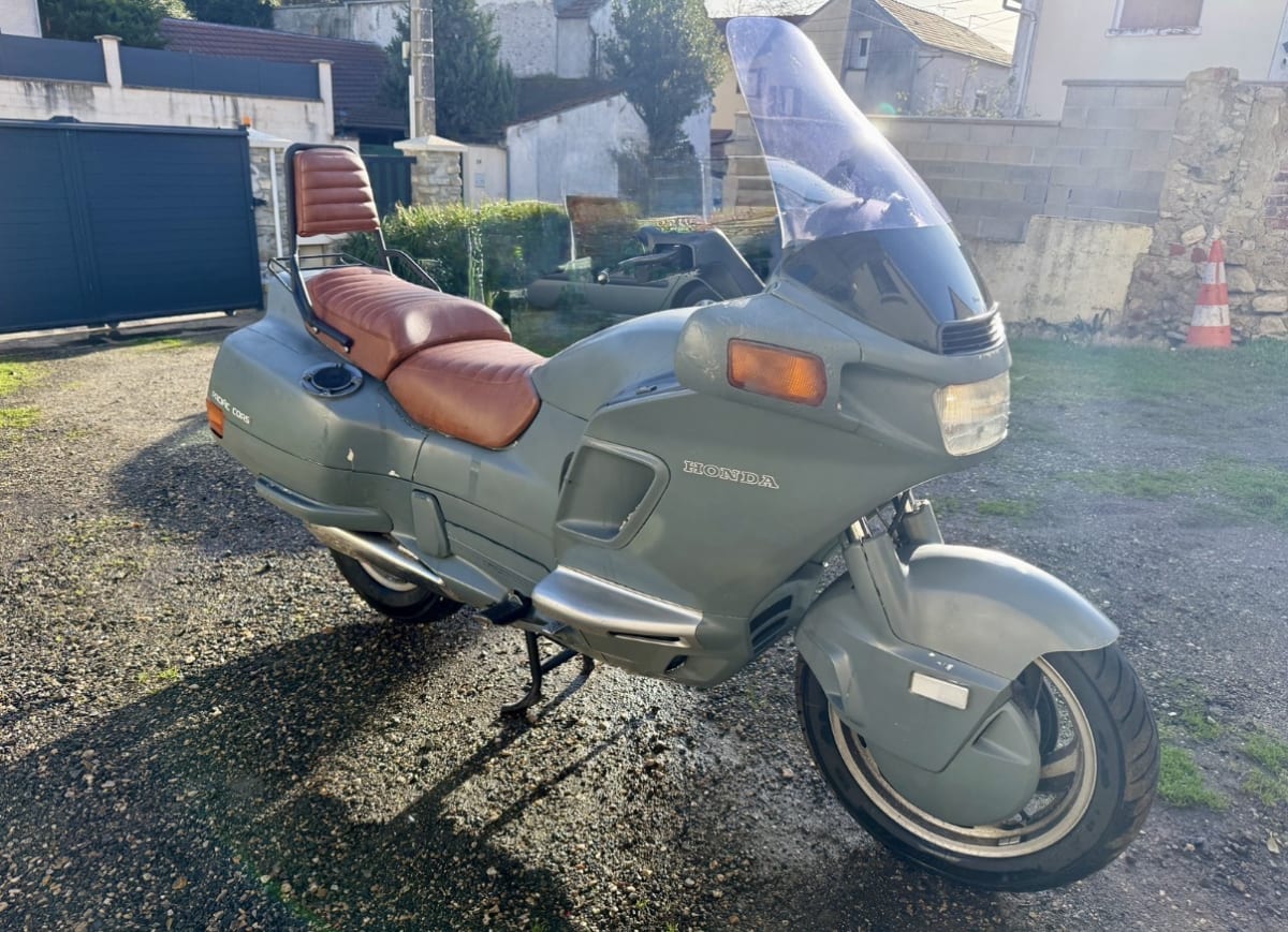 🛵 Honda Pacific Coast : Plus qu'une moto, une histoire à échanger !