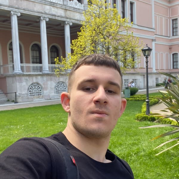 Manos Content Creator