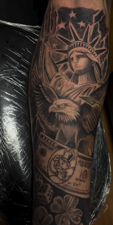Tatuaje black and grey para antebrazo