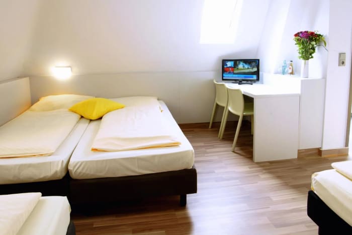 Deluxe Colour Room
