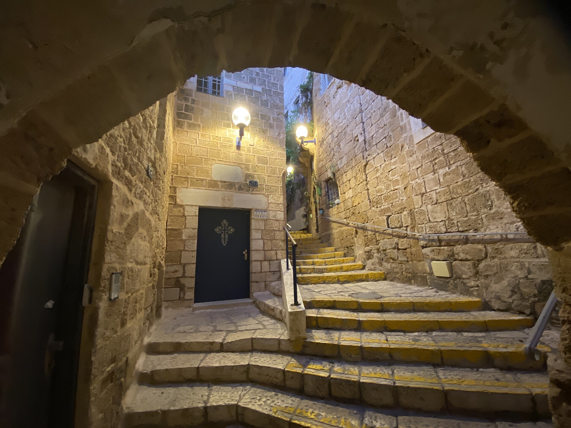 שוק הפשפשים וסמטאות יפו העתיקה