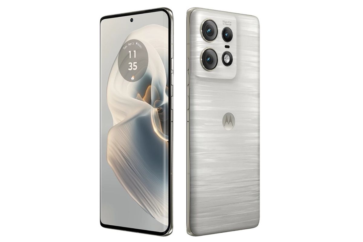 Motorola Edge 50 Pro — 125W TurboPower dan 144Hz pOLED terbaik