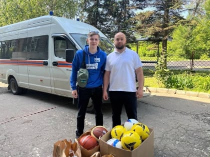 Молодой парламентарий Югры передал спортивный инвентарь для детей Макеевки