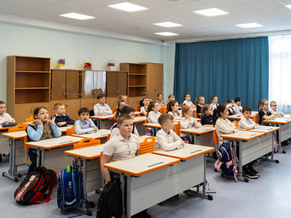 В школе №6 Ханты-Мансийска модернизировали внутреннее освещение