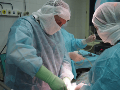 Сургутские гинекологи удалили у пациентки миому весом более четырех килограммов