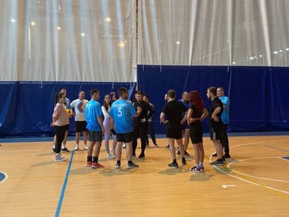 Молодые парламентарии Югры завершили двухдневную работу в Сургуте товарищеским матчем