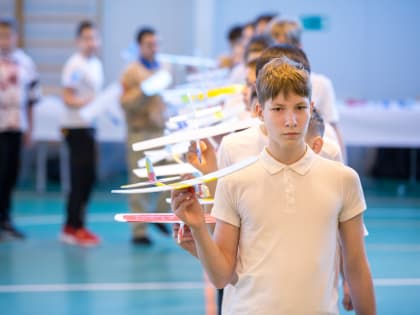 В Сургуте торжественно открыли первые соревнования по моделям  метательных планеров