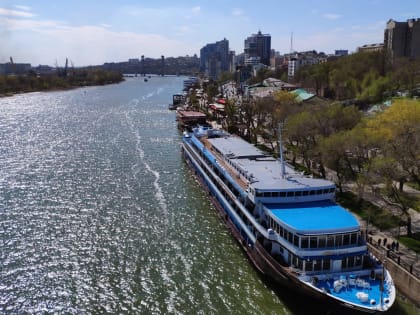 Теплоход с пассажирами сел на мель на реке в ХМАО