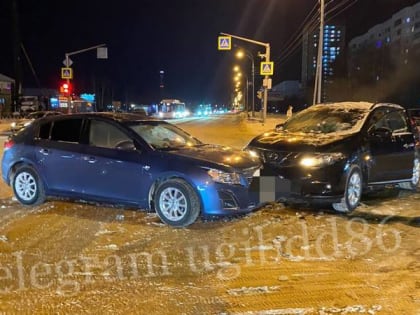 Две машины столкнулись на перекрестке в Нижневартовске