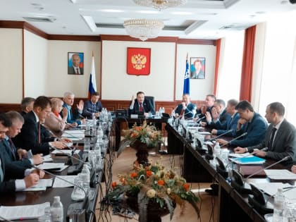 В окружном парламенте прошло заседание Комитета по охране окружающей среды, экономической политике, промышленному, инновационному развитию и предпринимательству