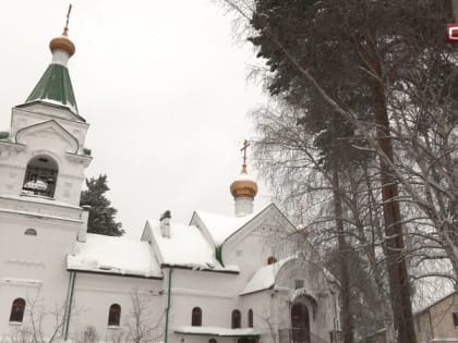 Семьями приходили окунуться в купели на Крещение жители Сургутского района