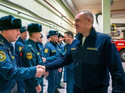 Руслан Кухарук поздравил находящихся на усиленном режиме работы спасателей с Новым годом