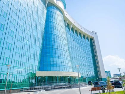 Врио губернатора Югры: в сентябре больница Нижневартовска должна быть полностью готова