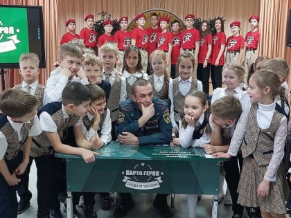 У гимназистов  Югры появилась новая «Парта Героя»