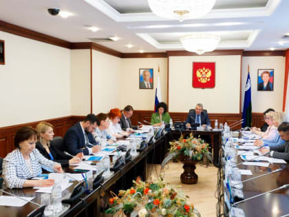 Наталья Западнова: Комитет по социальному развитию поддержал внесение поправок в ряд социально значимых окружных законов