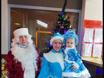 В преддверии Нового года сотрудники детской поликлиники БУ «Сургутская городская клиническая поликлиника №4» поздравили детей из ДНР и ЛНР