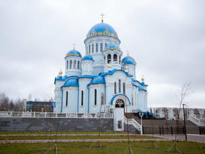 В Неделю 19-ю по Пятидесятнице, митрополит Павел совершил Литургию в Троицком кафедральном соборе г. Сургута