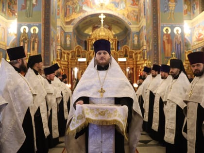 В праздник Рождества Христова митрополит Ханты-Мансийский и Сургутский Павел совершил великую вечерню в Воскресенском кафедральном соборе г. Ханты-Мансийска