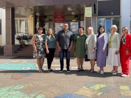 Представители Команды Югры оценили готовность класса для детей с ОВЗ в нефтеюганской школе